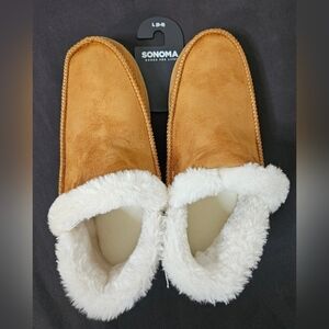 Women's Slippers NWT Size L 8-9